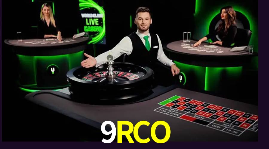 Una escena digital vívida inspirada en casino con 9RCO mostrado prominentemente, luces brillantes, fichas, cartas y acentos dorados.